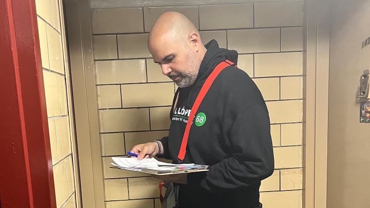 mrortegany's tweet photo. π’ A LOT of rain wonβt stop @LopezforNY & @citizenactionny! #MightyDuck
- Knocked on over 720 doors
- Connected w/ hundreds of residents
- These are real numbers! βπ½
Want to help? Volunteer at https://t.co/j5MwTHYfkH https://t.co/rcancvPSOb