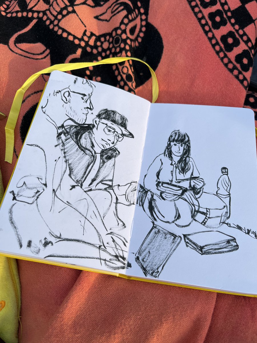 Wowyellowart's tweet photo. A quick sketch from today’s art meetup in Prague #creativeBreakfast https://t.co/yF9JsDCHhQ