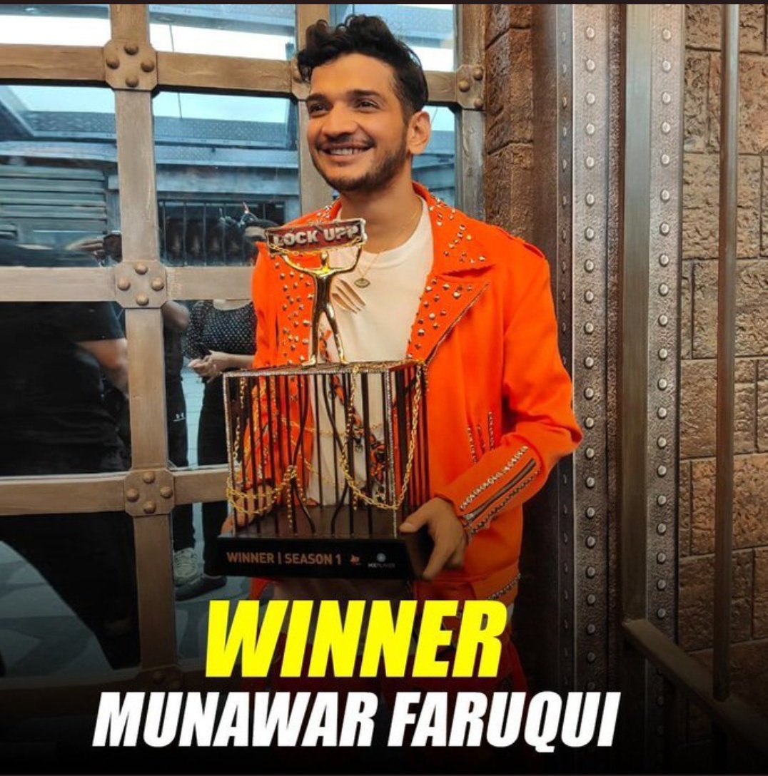 Maz05Sahin's tweet photo. Remember the name "MUNAWAR FARUQUI" , the man who ruled the whole show single handedly!!
#MunawarFaruqi
#MunawarFaruqui
#MunawarForTheWin
#badassfinale
#LockUppWithMunawar
#LockUppWinner https://t.co/wFPyV6nBcH