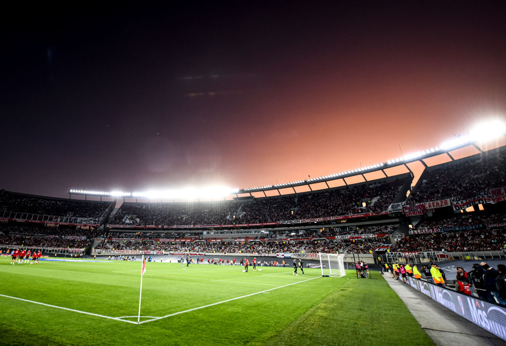RiverLPM's tweet photo. 𝙉𝙖𝙙𝙖 𝙢𝙚𝙟𝙤𝙧 𝙦𝙪𝙚 𝙘𝙖𝙨𝙖 😍🏟️

MAÑANA ⏳ https://t.co/67yJwLdzeP