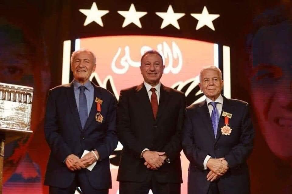 AhmedAlamin51's tweet photo. عدو الزمالك منذ عشرات السنوات وخدام حسن حمدي والخطيب يزور ويدلس ويشهد زور ومتحالف مع ممدوح عباس في كل شئ ضد الزمالك تجده موجود 
يحاول من منصبة إهداء الفاشل الخطيب بطولة ولكن الله أكبر منهم.
 #حسن_مصطفي_خدام_الخطيب https://t.co/jwhKvNdDEA