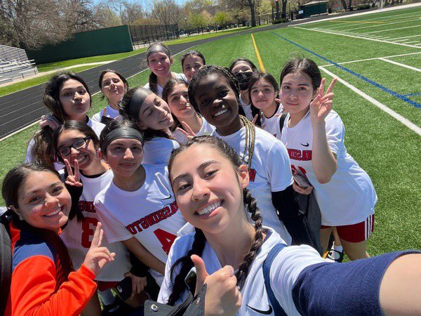 RotiTheRiveter's tweet photo. @GWgirlssoccer JV team has been the ONLY neighborhood HS to make it to city semi-finals consistently for the last 5 or so years. Yet we don’t have our own field. @GWHS_Patriots deserves quality athletic facilities. Invest in neighborhood schools! @chicagosmayor  @ChiPubSchools https://t.co/rGTsRixRFX