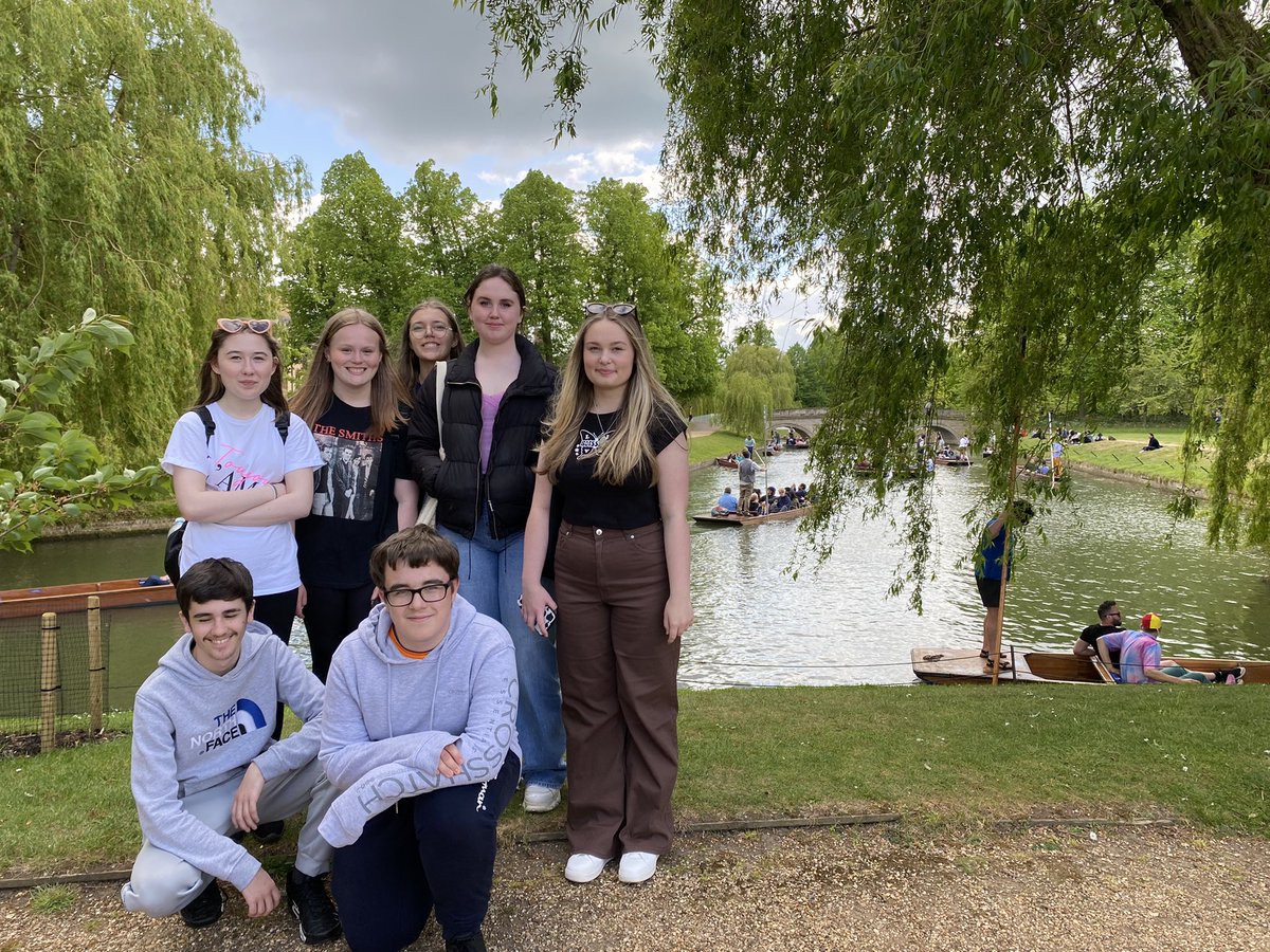 What a wonderful welcome from the ambassadors at St John’s College for our tour this afternoon. We are now a group of very inspired students #thisisjohns #succeedingtogether