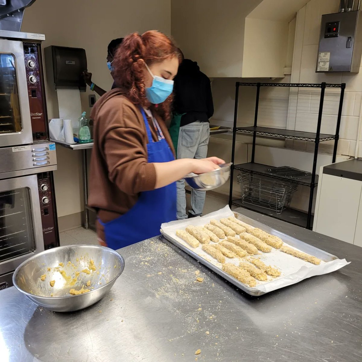 nazibadruddin's tweet photo. This week @OHSTornadoes400 Foodservice Preparation &amp; Culinary Arts Classes enjoyed making &amp; eating :) Mozzarella cheese sticks &amp; Taco salad bowls. @OHS_Athletics_ https://t.co/CzjjtcLizW