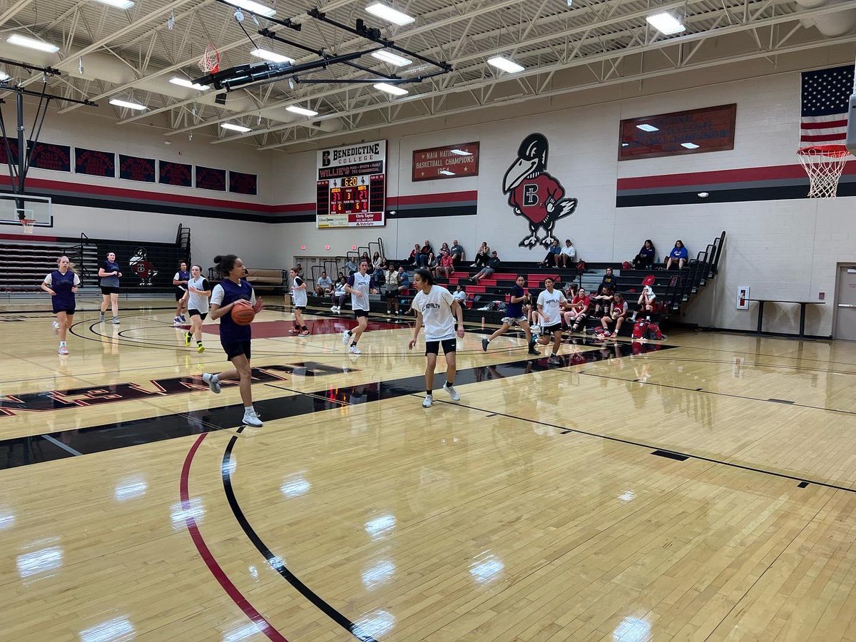 A lot of talent in the gym today. We had our first combo practice with Royalty Basketball(<a href="/KCRoyaltyBB/">Royalty Basketball</a>)as we prep for the PGH Midwest Melee. 
Big THANK YOU to Coach Folsom(<a href="/raven_wbb/">Benedictine WBB</a>) for giving both programs a tour of campus &amp; hosting us today. #OurTimeIsNow #TheLPSisterhood🔴🔵