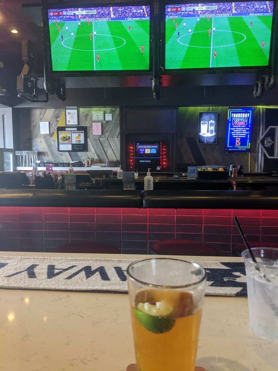naimahmnash's tweet photo. Watching my first @SpursOfficial at the #longbeachspurs #supporterclub #bar https://t.co/A1MY1kcT2m