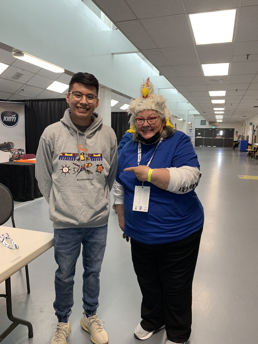 scottieschicken's tweet photo. Got to meet Greyson Yee Louison, artist of #UnitedWeStand Fiberlite Air Broom: Indigenous Culture produced by @GoldlineCurling . Sold out, so will need to order and find Greyson in travels later, to autograph. Mighty nice fundraiser item, yes??? New member of my #curlfam. πππ₯ https://t.co/3omw4eyjFd