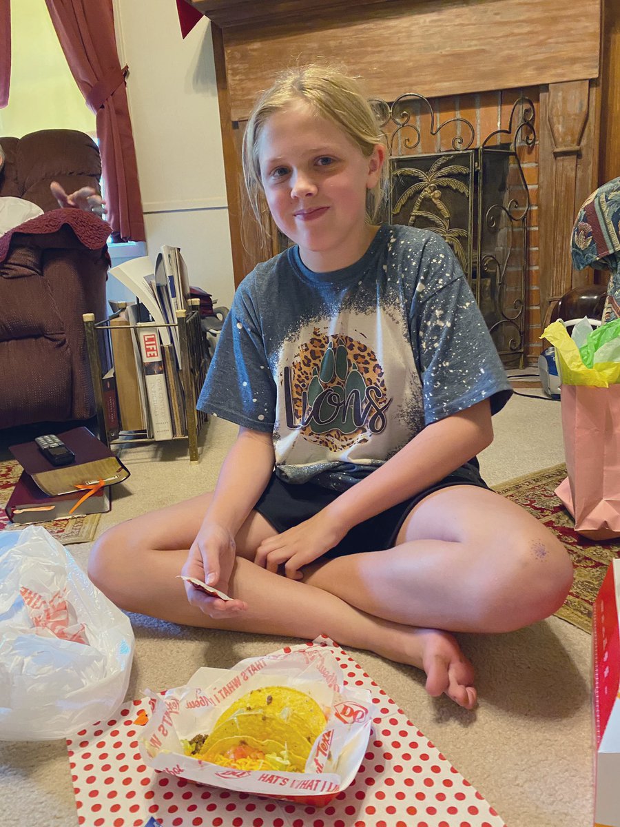averyfan's tweet photo. My niece Kalynn said if I bought her tacos at @DairyQueen, I can live with her rent free when I’m old. Retirement plan-✅ #proudaunt #notabovebribery https://t.co/g9o5OoNn6M