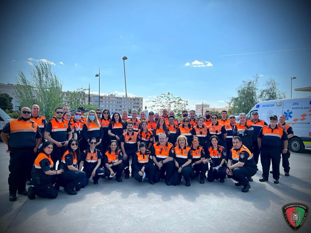 Hoy un dispositivo de 70 efectivos ha colaborado en el dispositivo especial #MMGranada, 1 Unidad SVB+1 unidad Medicalizada +2 Puestos sanitarios + 6 Motocicletas de Intervención Rápida + 10 Vehículos de Intervención Rápida #Estamosporti 🧡🏃🏼‍♀️🏃🏃🏾‍♂️🚨