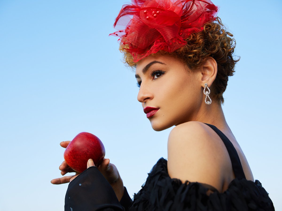 EnvyApples's tweet photo. "A hat is an expression of a woman's soul." - Lilly Dache #KentuckyDerby
#Envyapples #apples #Envyapple #DerbyStyle #Fascinator #biteandbelieve #sliceandshare #DiscoverEnvy #producelove https://t.co/Vti9Hu4pbE
