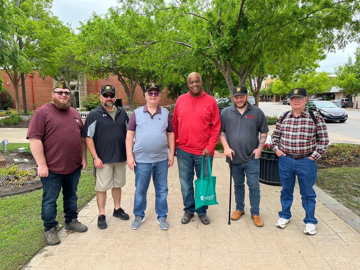 EdmondVFW4938's tweet photo. VFW National Day of Service we collected food for @hopecenterofedmond thank you to everyone who donated and @citizensedmond for hosting us thank you to @mayordarrelldavis for stopping by to donate and show support #veterans #local #community #support #nationaldayofservice https://t.co/8EGAXCQcaP