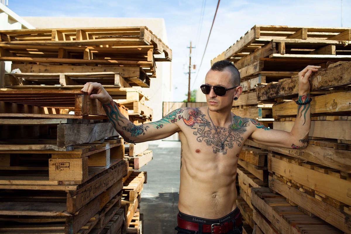Madeleine_1115's tweet photo. @ligia_benn_corn @PhyllisRein @MonaNeedsRock Now ladies play by the rules 😉🥊🥋😉hope you all had a happy Saturday sweethearts love you🥀💖🌷💖⚘️💖 ....... ❤️#ChesterB ❤️ https://t.co/0UElAePSIA