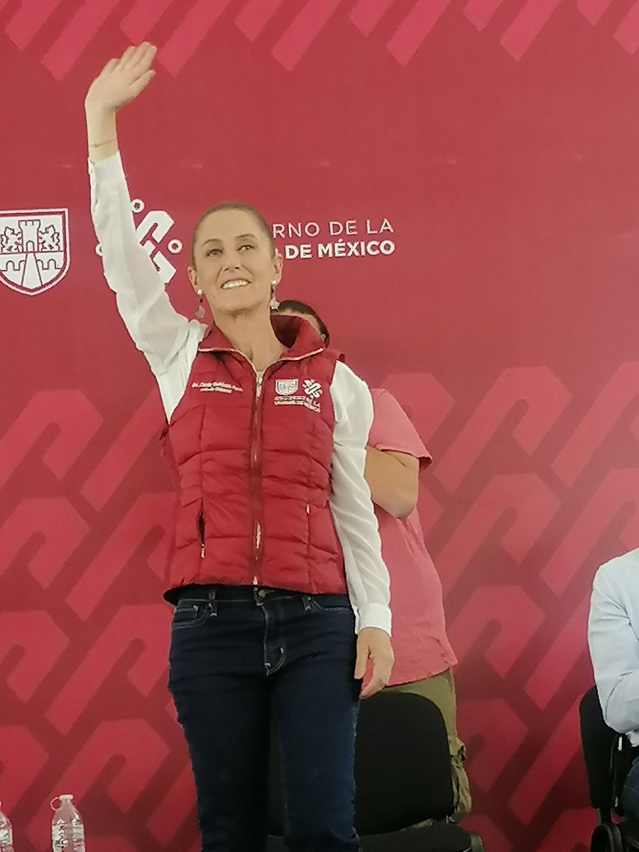 LindavistaI's tweet photo. Acompañando al Doctor Francisco Chiguil y a la Jefa de Gobierno Claudia Sheinbaum en la explanada de la GAM en la Asamblea Infornativa https://t.co/QJRC8IYi8s