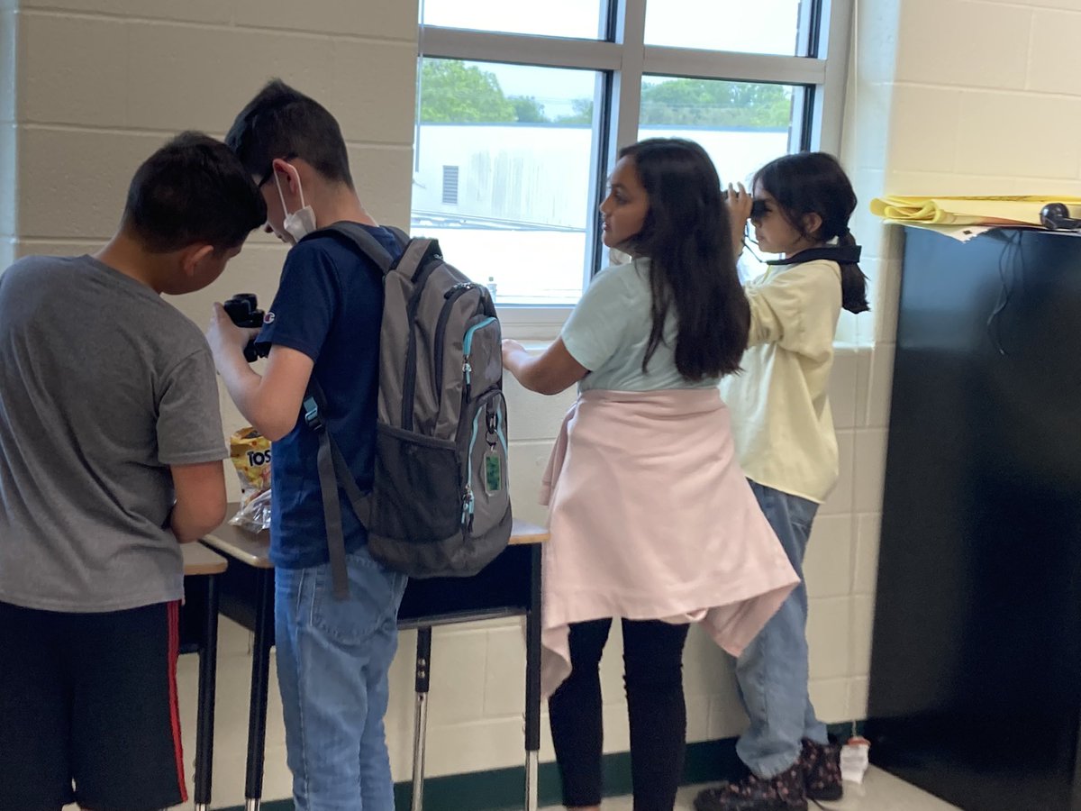 BrendaWinters18's tweet photo. @NISDWWT Green Team taking learning inside on a bad weather day. Nothing can stop us from enjoying nature!  #welovenature #persistantlearners  #sciencenthusiasts @SollarsAmalia @jessicagkelley @Diana_IGuerra @CPWWTECSE @LizetteWWTECC https://t.co/n6v6ATxaEh
