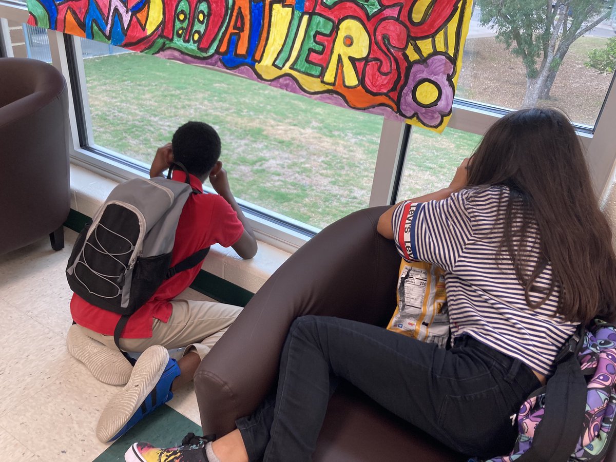 BrendaWinters18's tweet photo. @NISDWWT Green Team taking learning inside on a bad weather day. Nothing can stop us from enjoying nature!  #welovenature #persistantlearners  #sciencenthusiasts @SollarsAmalia @jessicagkelley @Diana_IGuerra @CPWWTECSE @LizetteWWTECC https://t.co/n6v6ATxaEh