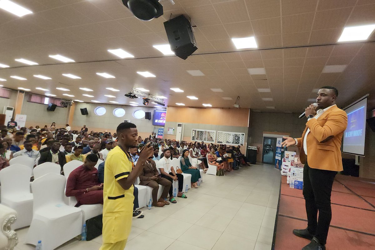 KennyNwokoye's tweet photo. Thank God and thank @realsamharvard for the opportunity to speak on an international stage.
The 40 Streams Conference was an epic experience!
My video reel will drop here tomorrow.
#LiveInDouala π¨π²
#40StreamsConference https://t.co/0WEndWUWu7