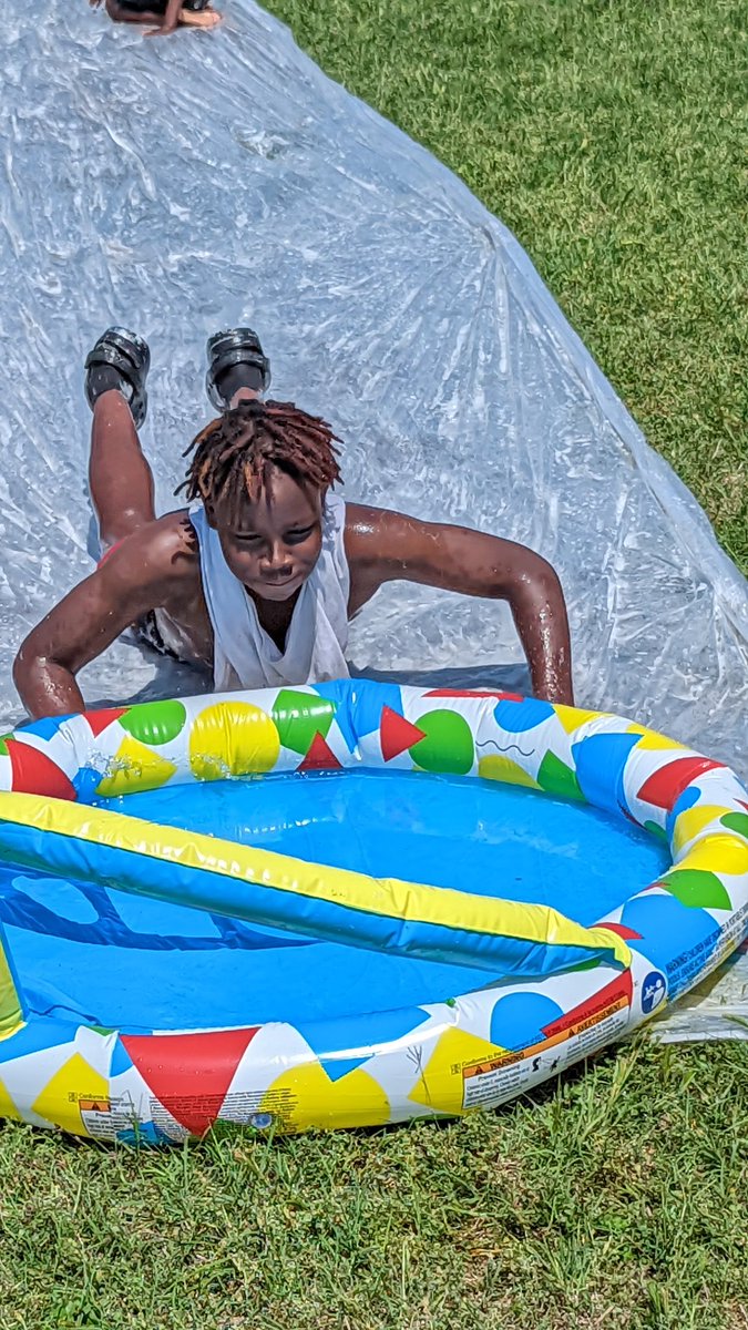ealy_daeducator's tweet photo. Seeing the students enjoying themselves as we prepare to shock the state with the STAAR exam! #BandPicnic @BootzGold @DrHenson2 #CommittedToExcellence @MarlinISDTX #SoundsOfThunder https://t.co/9M9YRrJM17