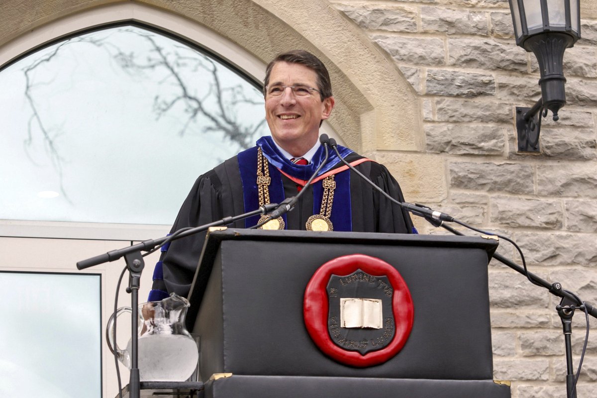 OhioWesleyan's tweet image. Congratulations, graduates❗️

“You are not an ordinary generation&quot; - Dr. Amy Acton

➡️ ow.ly/2kGR50J20Fp