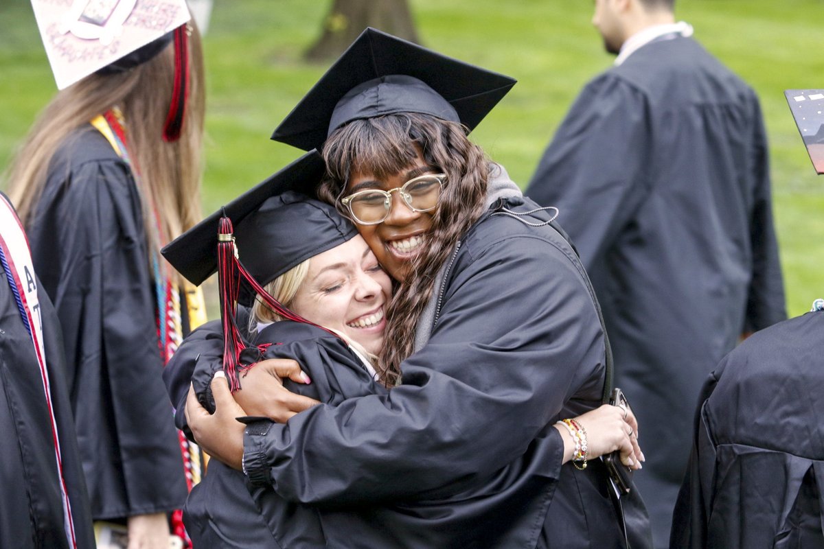 OhioWesleyan's tweet image. Congratulations, graduates❗️

“You are not an ordinary generation&quot; - Dr. Amy Acton

➡️ ow.ly/2kGR50J20Fp