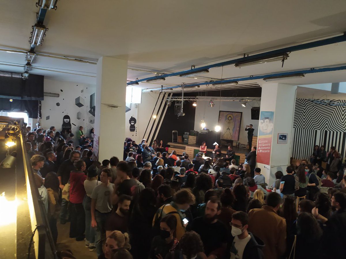 Art Comics and Beer parte col botto. Grazie a #zerocalcare, Veronica Raimo, <a href="/antifanzine/">Antifa!nzine</a>, <a href="/Giufalibreria/">Giufà libreria caffè</a>, foggy brew ... Esc non deve chiudere! C'è la vita dentro. Spingi Esc... 
Firma e sostieni #allyoucanESC change.org/p/esc-non-deve…