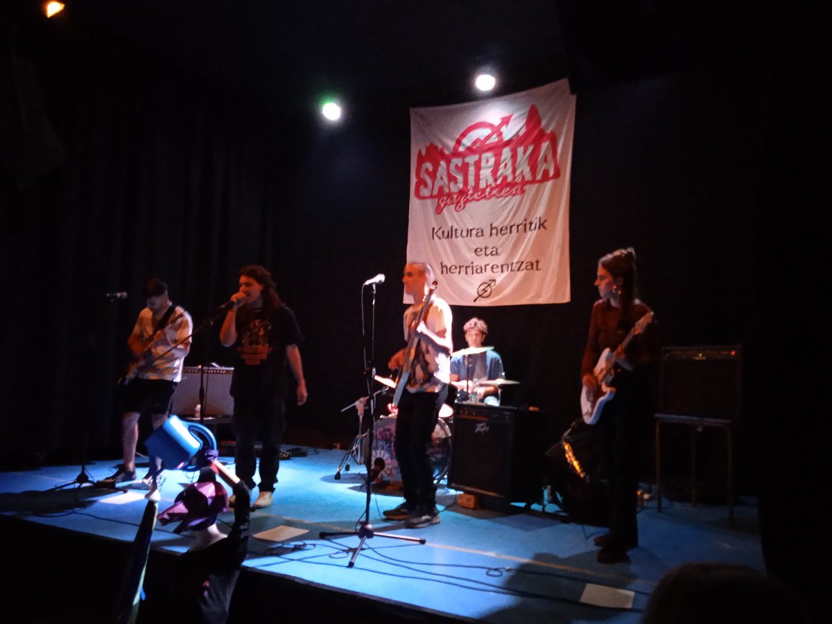Dantz plaza amaituta, kontzertuak martxan <a href="/SastrakaGaztetx/">Sastraka Portugaleteko Gaztetxea</a>-an. Biterdi. 

Laster aurkezpena!