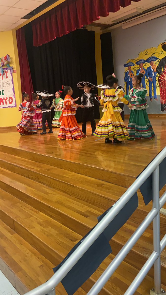 SjMottu's tweet photo. Cinco de Mayo @Tijerinaes style! Hermosas presentaciones por nuestros estudiantes! @Erwin_Garcia_ @tarrynce @ESO3_HISD @HISDMultiPrgms https://t.co/57Tuvi4qYX
