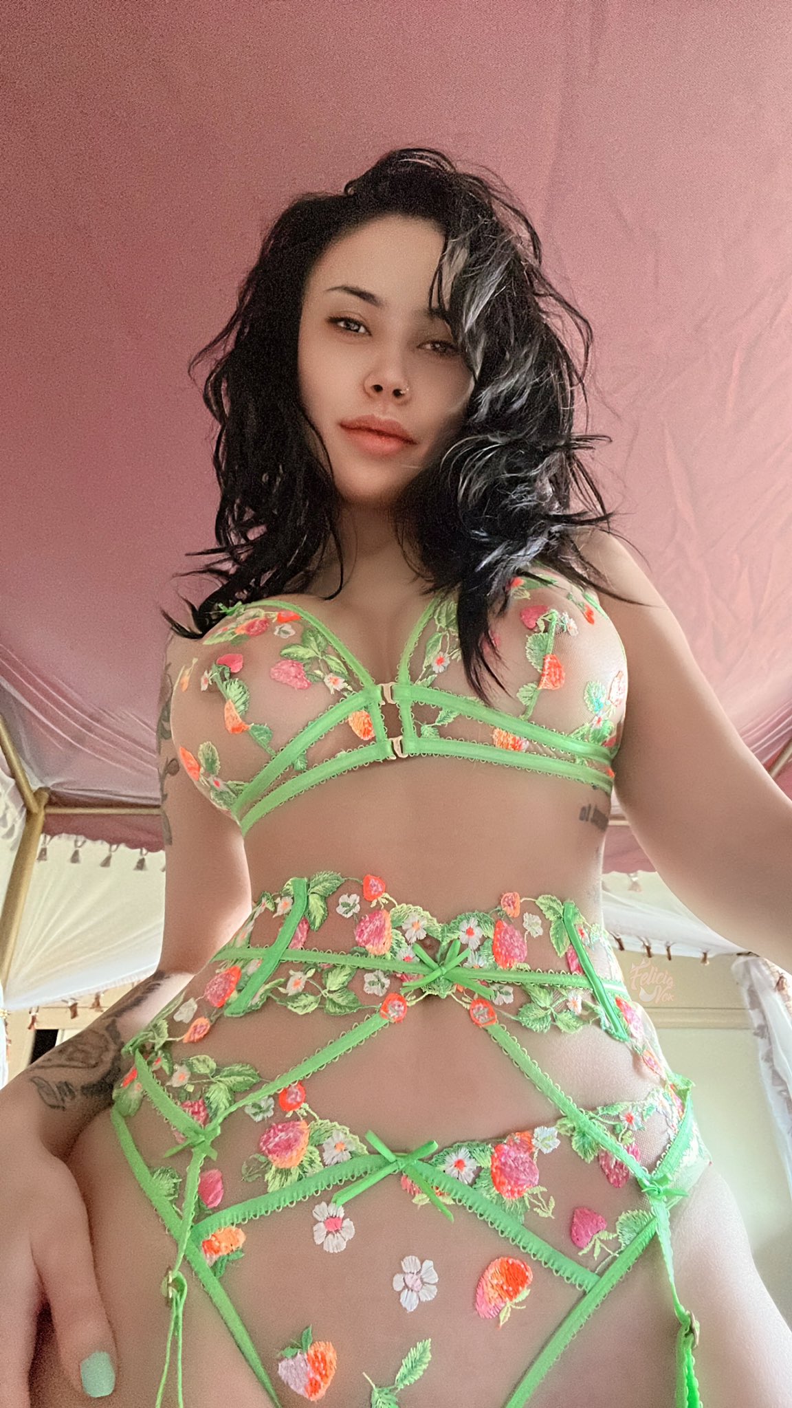 pov i try to convince you to bring me breakfast in bed https://t.co/9GKLjbSM1c