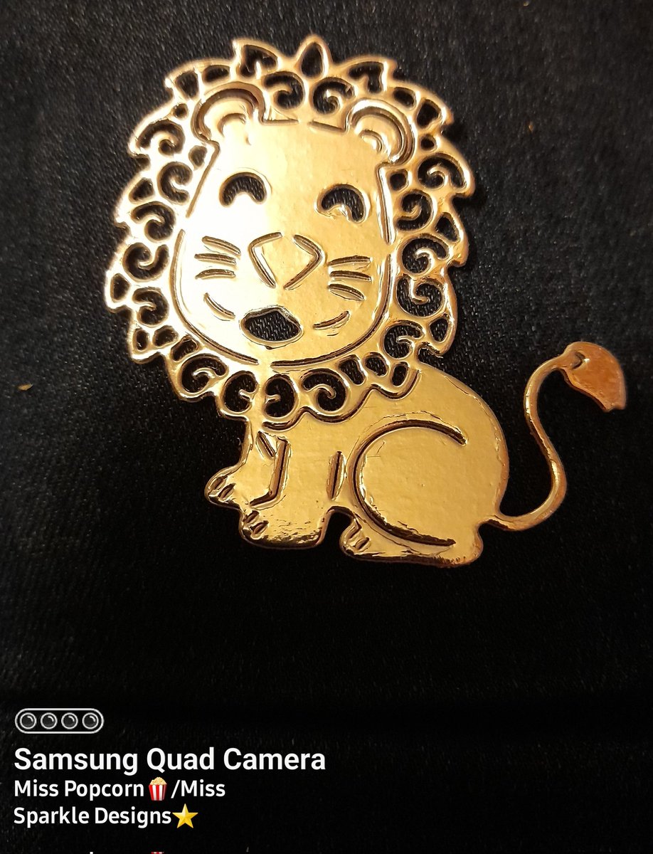 zamp69wall's tweet photo. My new little Lion mate, Leonard 🤣 Ready for some new designs I reckon 🦁💙
#MissSparkleDesigns ⭐
#CuttingDie #SilverCard https://t.co/9p9knX4NW9