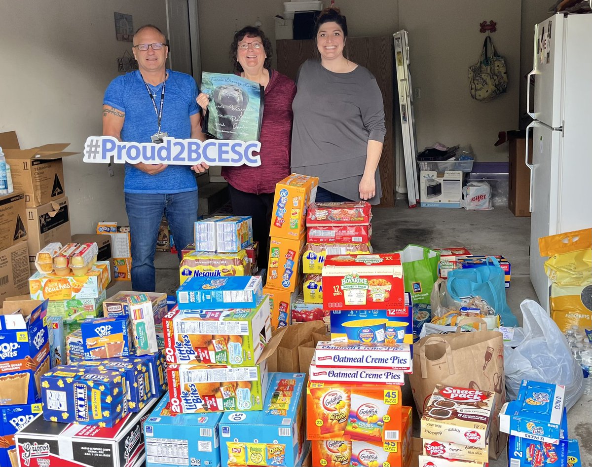 BcescSuccess's tweet photo. The Hamilton team is so grateful for our pal Judy Sturgill, who rallied her friends to gather this fun food for the end of the school year. She used our own Fiona to sweeten the deal! Also big thanks to @JeeFoods for the cleaning products donation! #BigBlueOnTheMove #Proud2BCESC https://t.co/HHXUuNgWGw