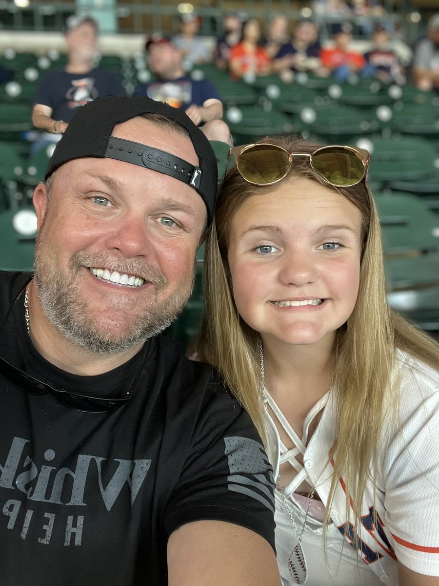 tbone2553's tweet image. @astros Can we get a Happy 12th Birthday Greenlea Clark??? Her #1 wish was to come to the Astros game!! #section227 #levelup