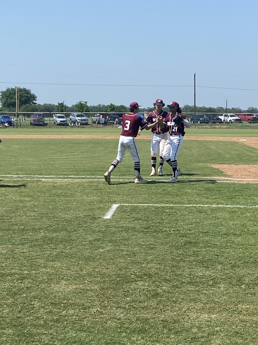 DavenportWolves's tweet photo. Wolves with the big W in game 2. Wolves-2 Bears-0. @RudewickTryston with a great 7 inning shutout! Game 3 will start at 4:00! Finish!! https://t.co/4uSCvvXwKF
