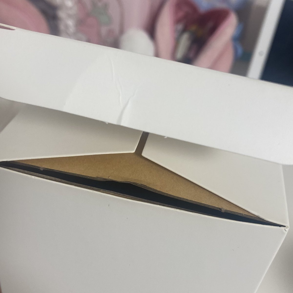 forhanchan's tweet photo. 박스는 꺼내는 손잡이부분 찌그러짐 말고는 아주 깨끗하고 하자 일절 없습니다😽
소켓 당연히 있으며 동봉된 스트랩도 당연히 같이 보내드려요! 다만 설명서가 분실되어 사진상의 구성으로만 배송됩니다🥲 https://t.co/sO1b3VXepx