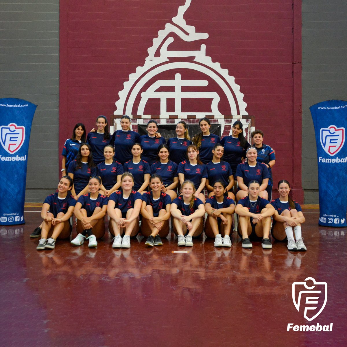 femebal's tweet image. #ProyectoDesarrollo 🤾‍♀️

👚 Esta mañana en las instalaciones de @lanushandballoficial, Gustavo Malventano junto al C.E entregaron la indumentaria para categorías menores, cadetas y juveniles de la rama femenina.

💪 Seguimos apostando al desarrollo en las categorías formativas.