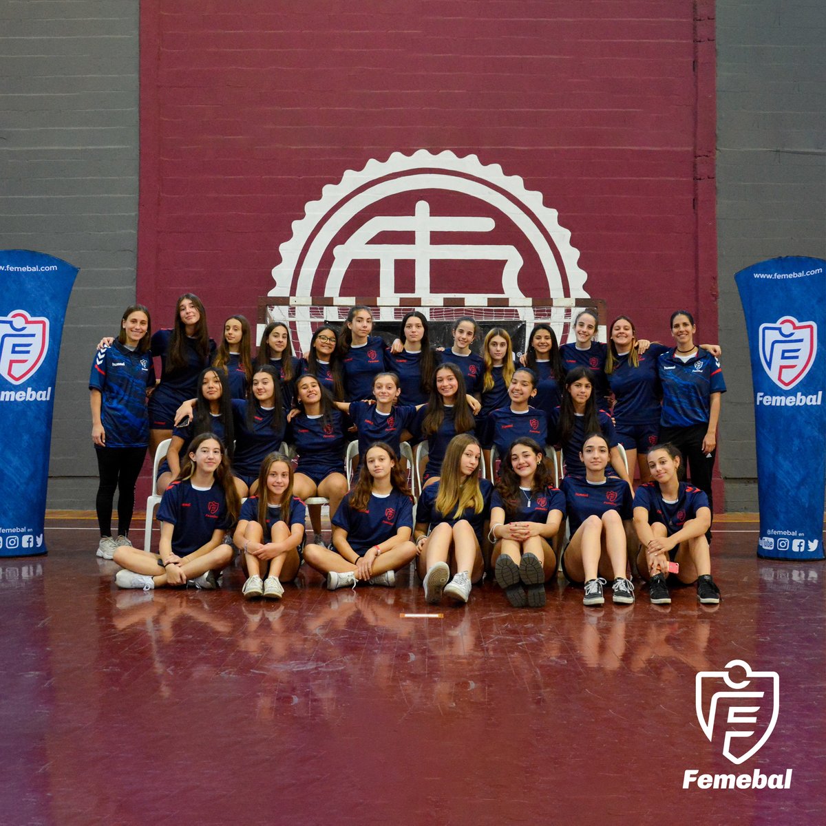 femebal's tweet image. #ProyectoDesarrollo 🤾‍♀️

👚 Esta mañana en las instalaciones de @lanushandballoficial, Gustavo Malventano junto al C.E entregaron la indumentaria para categorías menores, cadetas y juveniles de la rama femenina.

💪 Seguimos apostando al desarrollo en las categorías formativas.