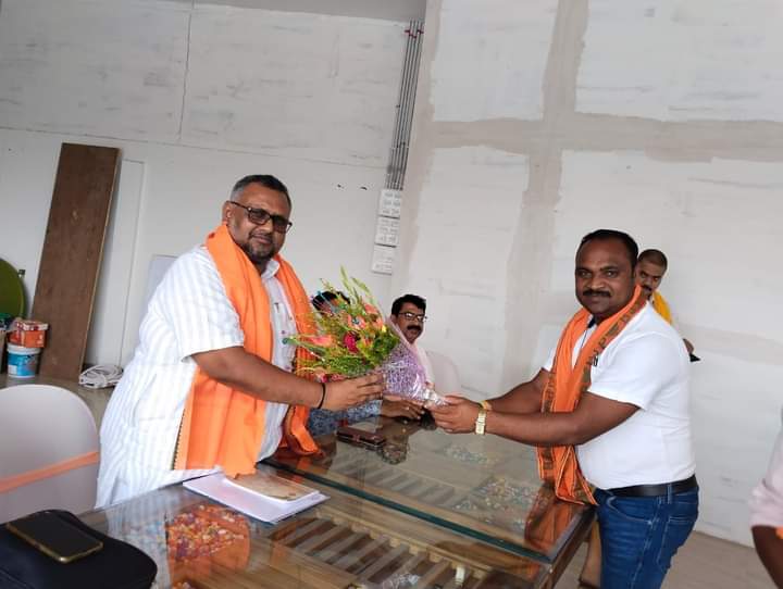 AanujThakur's tweet photo. संगठन मजबूती के लिए भारतीय जनता पार्टी के प्रदेश महामंत्री प्रदीप वर्मा जी का पतरातू में प्रवास।

@BPatratu @BjymGaneshK12 https://t.co/KccMWBOLgc