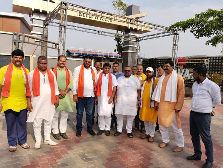 AanujThakur's tweet photo. संगठन मजबूती के लिए भारतीय जनता पार्टी के प्रदेश महामंत्री प्रदीप वर्मा जी का पतरातू में प्रवास।

@BPatratu @BjymGaneshK12 https://t.co/KccMWBOLgc