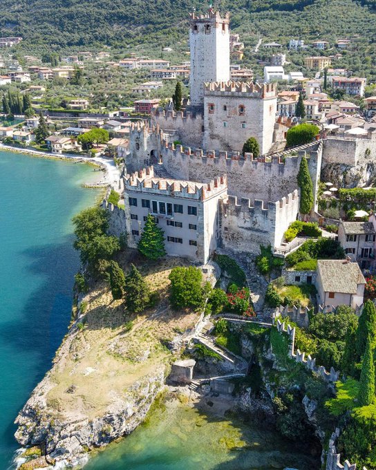 Italia_jpn's tweet photo. #ガルダ湖 のほとりは恋人たちの散歩道

#loveイタリア #ilikeitaly #旅 #春旅 #Malcesine #VisitVeneto  #LagodiGarda #イタリア #TreasureItaly #Italy #wait4It #Italia @italia 
from @TurismoVeneto
📸 Foto di lightmixphot0 https://t.co/IIyerbwobf