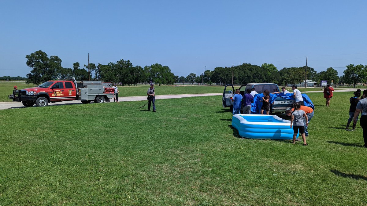 ealy_daeducator's tweet photo. When Marlin volunteer fire department shows up to make sure the students keep the party going. Thank you! #ItTakesACommunity @BootzGold @DrHenson2 #SoundsOfThunder #CommittedToExcellence @MarlinISDTX https://t.co/l23YaPpK75