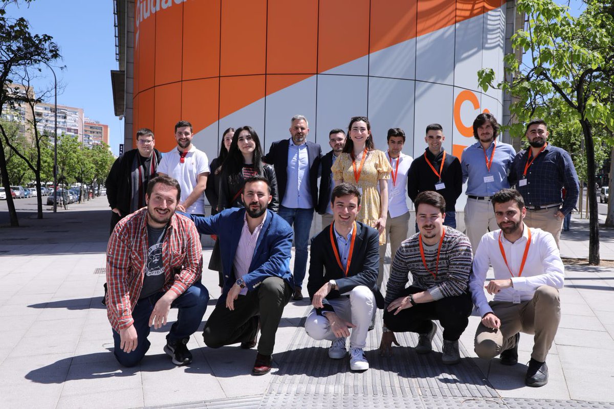 Borja_Alva_'s tweet photo. Talento, ganas y proyecto para afrontar los problemas de su generación.
Los @jovenesCs son el futuro y el presente 
Y además, lo tienen claro y saben cómo hacerlo 💪🔝 https://t.co/0ntaByuVFW