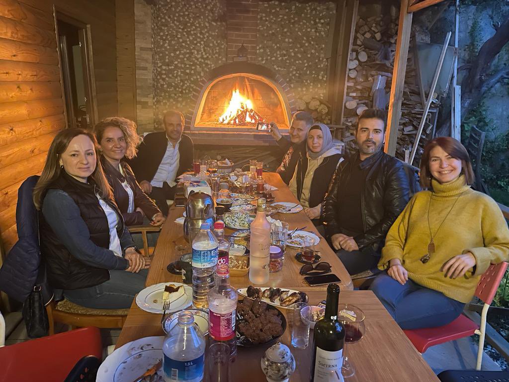 Hep böyle gülüşelim, eğlenelim, amaçsızca doya doya 😁😁 <a href="/sezerrbulut/">sezer bulut</a> @aytnaltnblk <a href="/Cammusavirlik/">DURAN ÇAM - Ⓜ️Ⓜ️ PozitifSMMM</a> @iakcay75