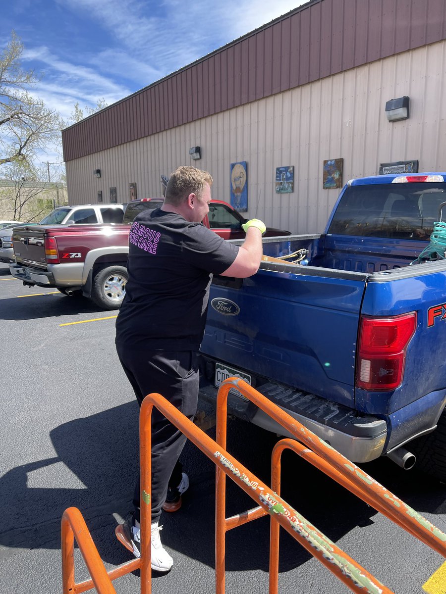 719Elevate's tweet photo. Today was our 2nd Quarter Day of CAREing, where CEC’s across care came together to volunteer as one team. Colorado Springs had 6 volunteers put in a combined 15 hours helping Habitat for Humanity. @marknolanmfn @leslie_vickie @JonFreier @RachRo03 https://t.co/Nt6pijjAxZ