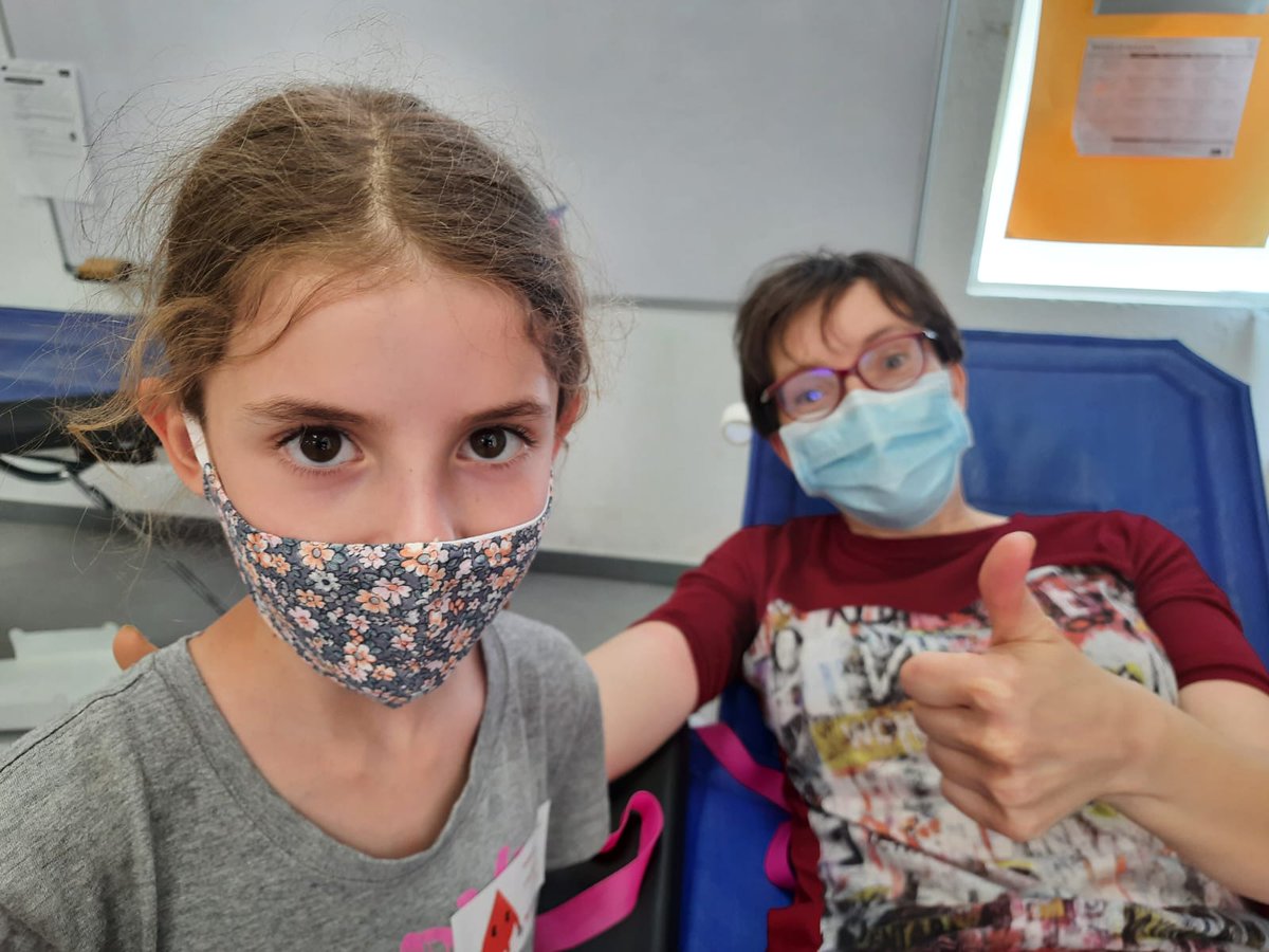 donarsang's tweet photo. Avui hem tingut campanya de donació de sang a @escolasadako i la jornada ha estat mooolt emocionant ❤ Aquestes imatges només són una petita mostra de tota l'ajuda i generositat que hem rebut. Moltes gràcies!! https://t.co/9QGWP8Smdd