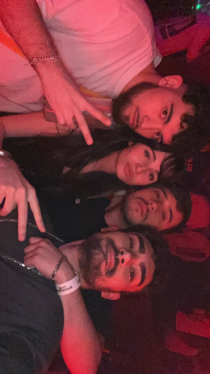 Victor19Fuenla's tweet photo. Equipo titular💥 cumpleaños en familia en casa  🖤 https://t.co/nPHPC6QNvA