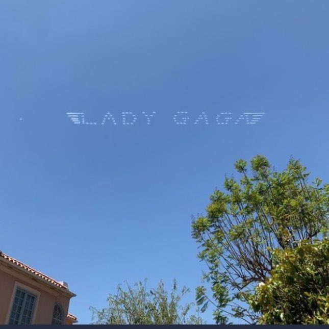adamlmonster's tweet photo. Best picture in 2022 #holdmyhand @ladygaga https://t.co/FPHlJUBam8