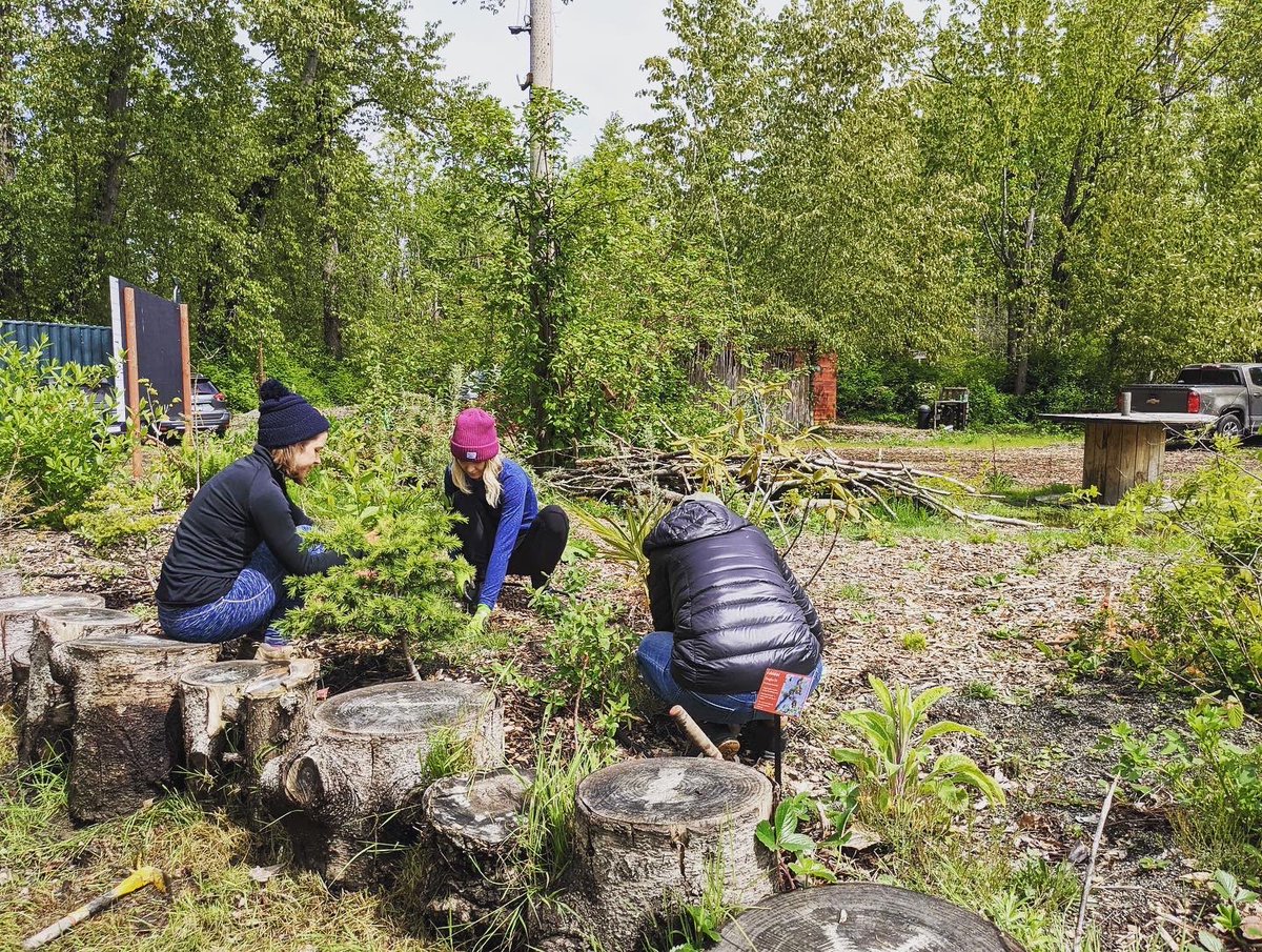 wa_conservation's tweet photo. Today, our staff / friends celebrated #EarthGay w/ partners @SeattleAudubon @patagoniasea #qpochikers @greenseattle @WCVoters #sharedspacesfdn We had drag performances, birding, restoration projects, trail walks, and community #gay #queer #lgbtqia https://t.co/kDuUWkV9wM