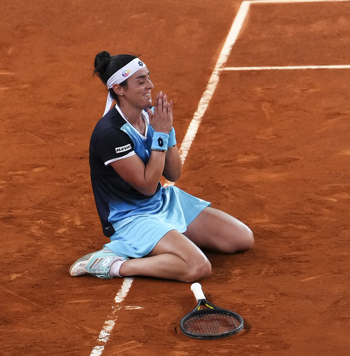 MutuaMadridOpen's tweet photo. ONStoppable!! ✨✨✨

First Arab woman to win a WTA 1000 title.

We witnessed greatness. We witnessed history.

@Ons_Jabeur  @WTA | #MMOPEN https://t.co/xB9YFGtl0n