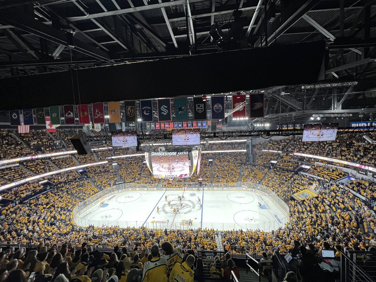 NathanGraviteh's tweet photo. Look how many empty seats there are in Nashville.. 😳 https://t.co/4ihfUfy0fd