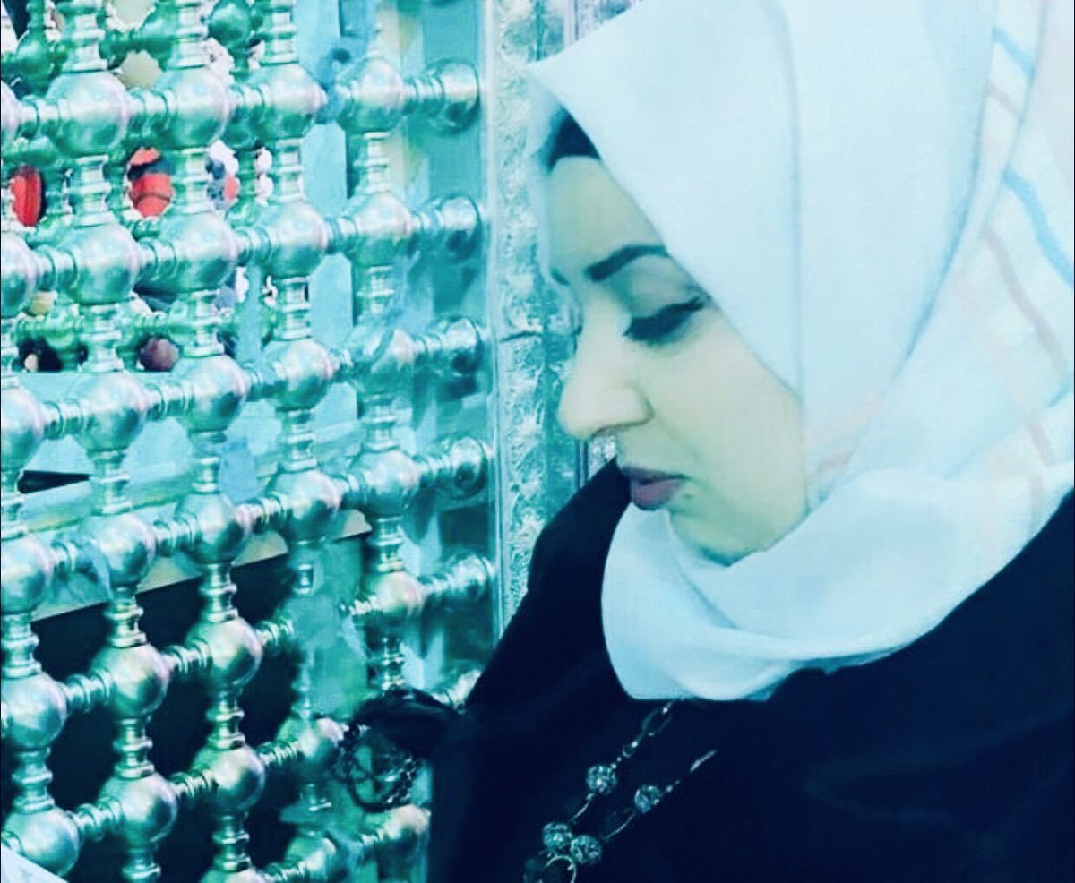 fatha_maameri's tweet photo. وَلكُمْ مفاتيحُ الصّدورِ  مَآلُهَا 
أنَّى تَضيقُ على الجوى أقفَالُهَا 

وذَهَلْتُ عنّي حين عزَّ مُدارُها 
في نِصف  قُفلٍ هُشِّمَتْ ما بَالُها 

وتَآكَلتْ جُرُزًا فَتلك نُفوسُنا 
بالصَّد يُشرحُ يا تُرى إمْحَالُها 

لمَّا جَفيتَ وللسَّماءِ شَواهِدٌ
والأرض تُلفَظُ في دمي أثْقَالُها https://t.co/L2caweisDO