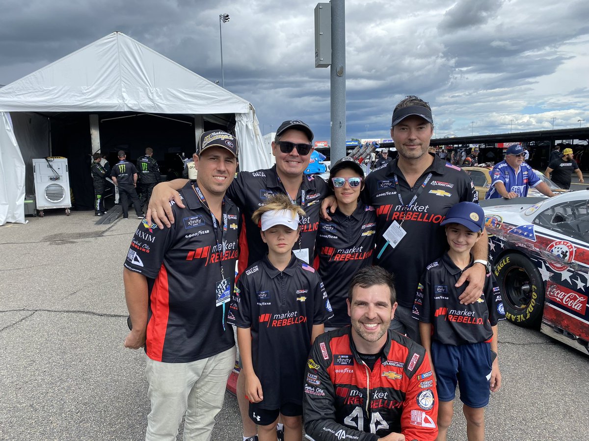 MarketRebels's tweet photo. Thank you @TommyJoeMartins for hosting our @rallyforvalor guests @TooToughToTame and bringing home the #45 to P17 at the #MahindraROXOR200 race. @TeamAlphaPrime @rirvinefound https://t.co/IJaCqdryRk