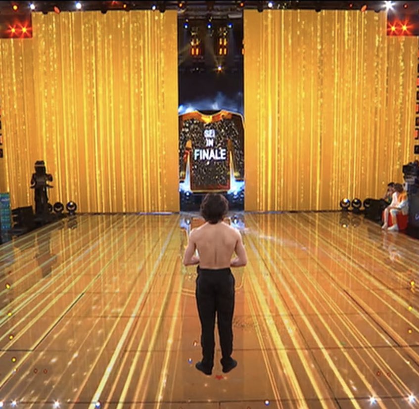 itsgiulix's tweet photo. Questo ragazzo sempre zitto, umile, lavorando senza mai lamentarsi nonostante sia palesemente una spanna sopra tutti. Chapeau Michele #Amici21 https://t.co/rPpKF0bKmr